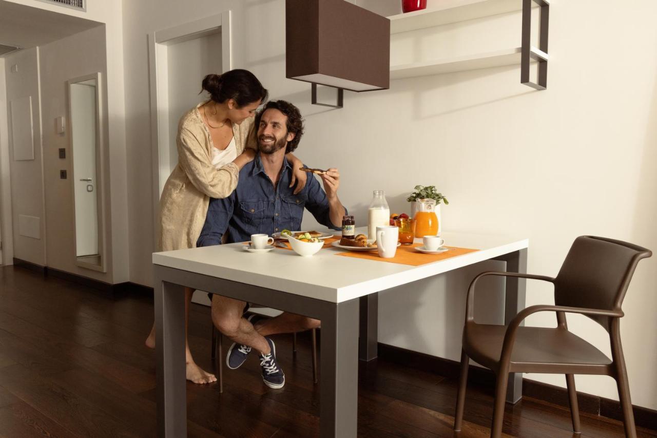 Aris Apartments & Sky Pool - Tonelli Hotels - Adult Friendly 리바 델 이탈리아 베로나 외부 사진